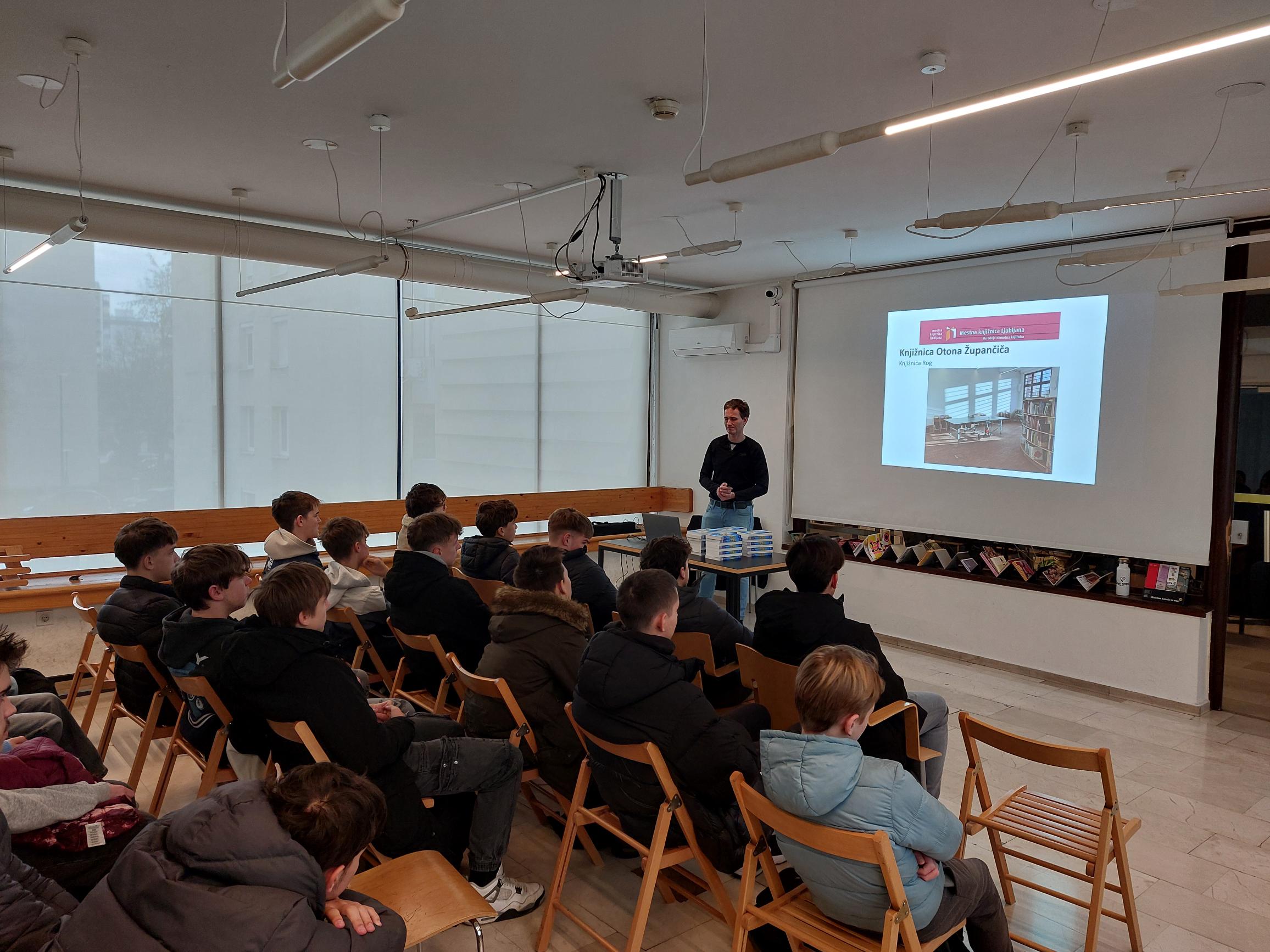 restem-s-knjigo-knjižnica-jožeta-mazovca