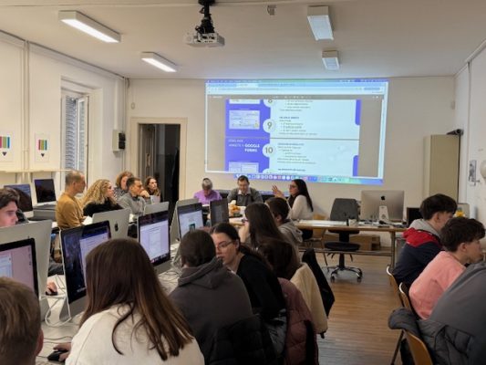 projekt digitalno je zmagovalno, hospitacije na smgs - dijaki in udeleženci v razredu