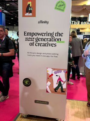 Oglasni pano, pingvin podjetja Affinity na izobraževalnem sejmu Bett v Londonu.