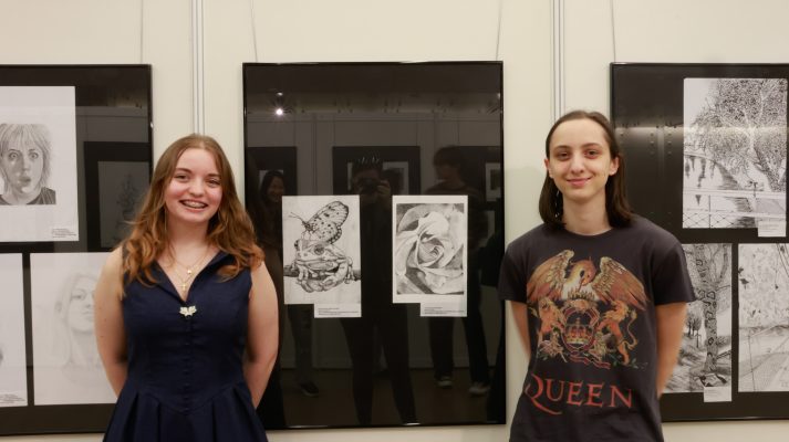 transgeneracije-dijakinji-pred-svojo-sliko