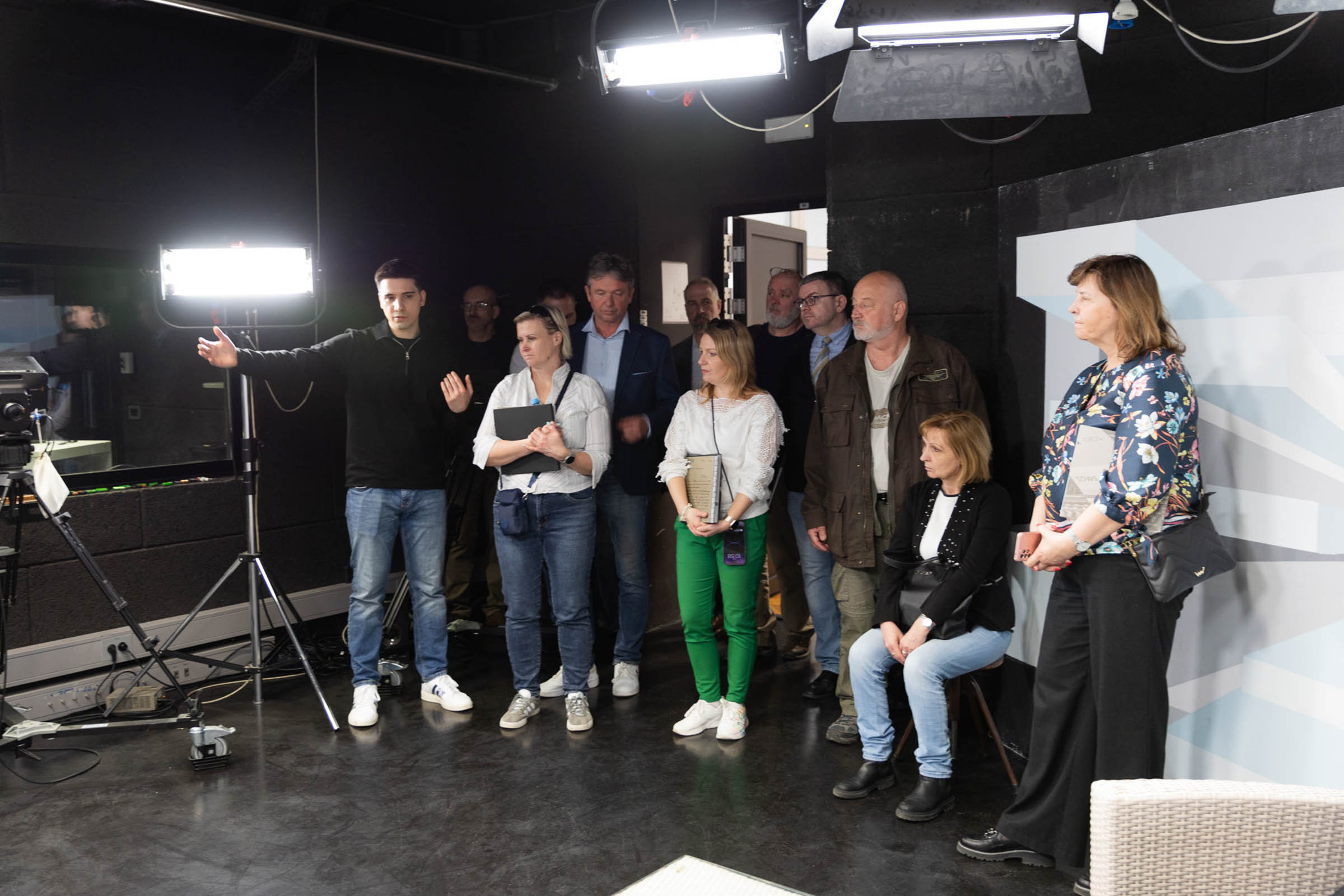 obisk-projekt-CUOK- ravnatelji na ogledu TV studia