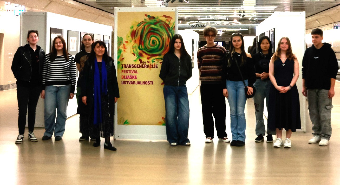 transgeneracije-skupinska-slika-dijakov-in-menotrice