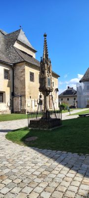 Ekskurzija na Avstrijsko Koroško - grajsko dvorišče gradu Visoka Ostrovica